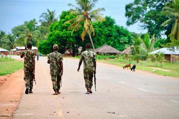 201902africa_mozambique_insurgency_soliders